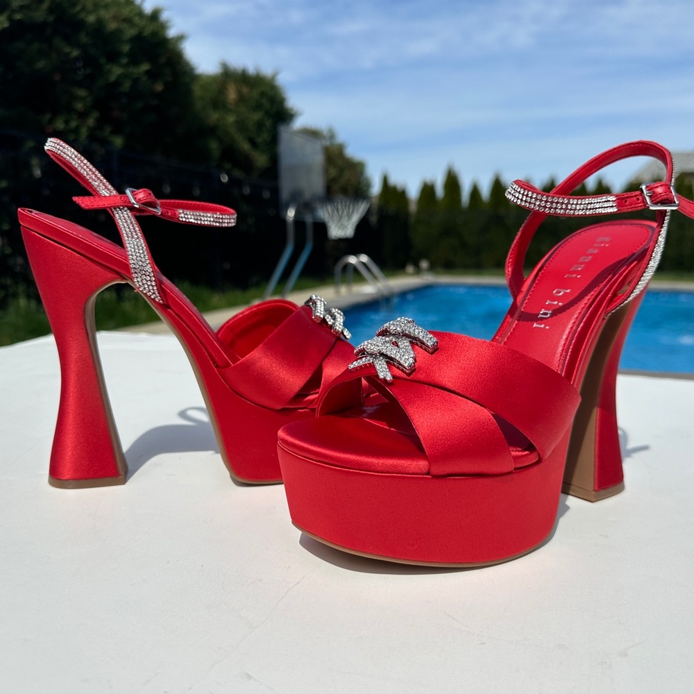 NWT Gianni Bini 9.5 Dempsey Red Satin Bow Platform Sandals
